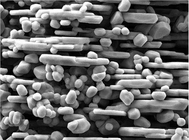 Niskosodowy kalcynowany tlenek glinu